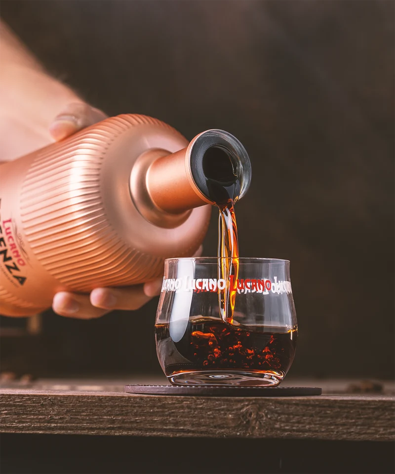 Amaro Lucano Anniversario Essenza inkl. 4 Gläser