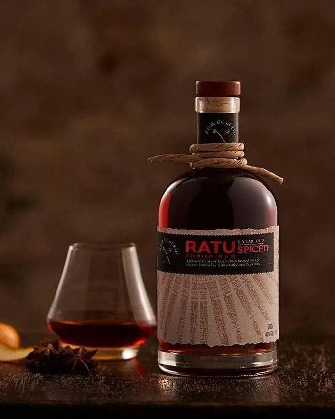 RATU Fijian Premium Rum Liqueur 8 Jahre